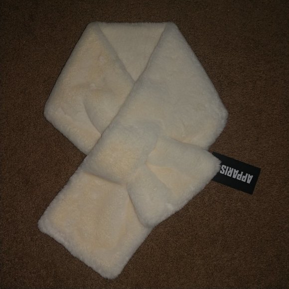 APPARIS: Ivory/Cream Pluche Babmi Scarf - NWT - Picture 2 of 10